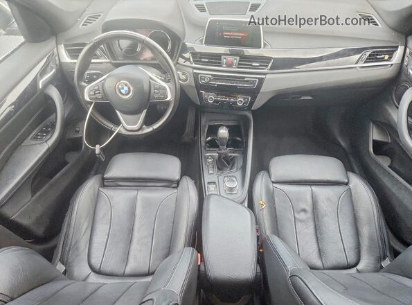 WBXHT3C30J5L30326 2018 BMW X1 White Առջևի վահանակի տեսք