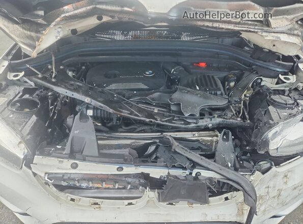 WBXHT3C30J5L30326 2018 BMW X1 White Շարժիչի բաժամունքի տեսք