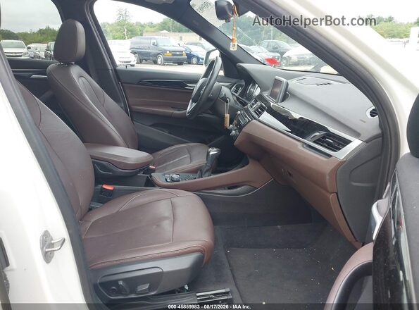 WBXHT3C30J5L32805 2018 BMW X1 White Front interior view