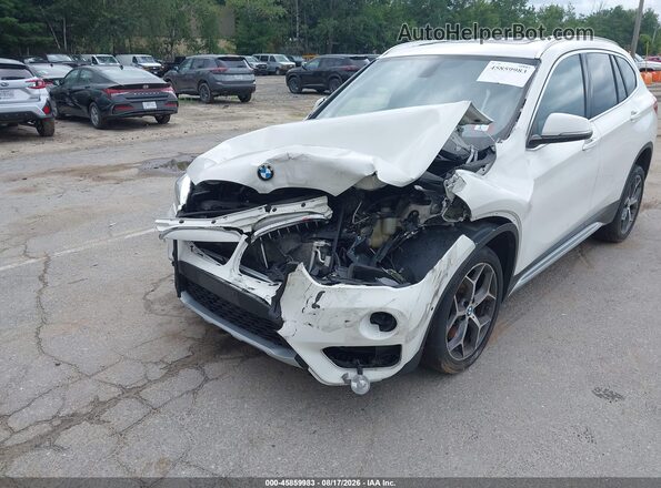 WBXHT3C30J5L32805 2018 BMW X1 White Front view