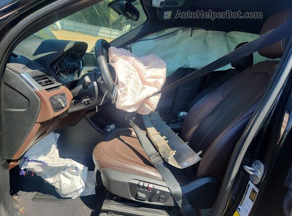 WBXHT3C31H5F74886 2017 BMW X1 Black წინა სალონის ხედი