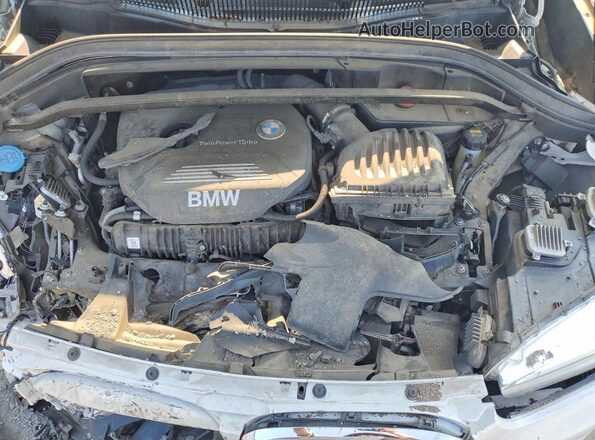 WBXHT3C31H5F80476 2017 BMW X1 White Vista del compartimento del motor