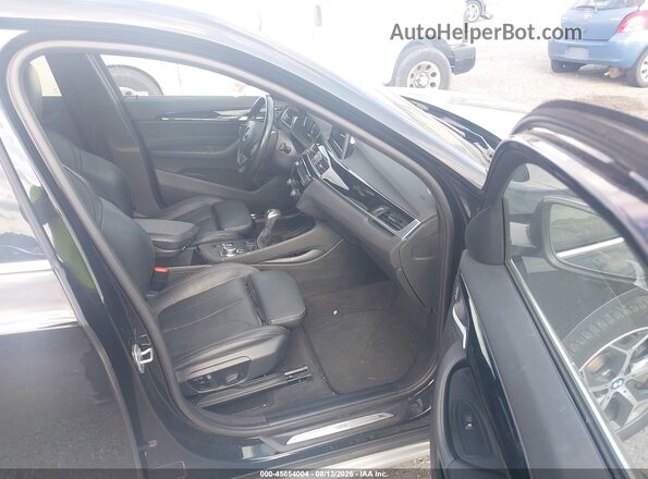 WBXHT3C31J5L29959 2018 BMW X1 Black წინა სალონის ხედი