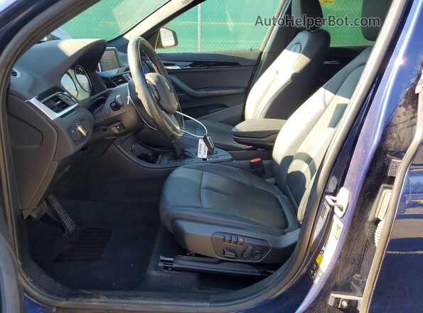 WBXHT3C31J5L33882 2018 BMW X1 Синий Вид салона спереди