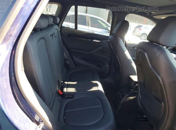 WBXHT3C31J5L33882 2018 BMW X1 Синий Вид задних сидений