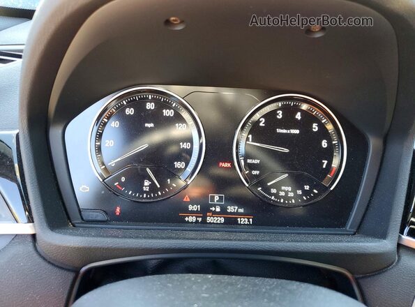 WBXHT3C31J5L33882 2018 BMW X1 Синий Вид щитка приборов