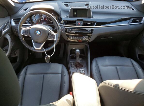 WBXHT3C31J5L33882 2018 BMW X1 Синий Вид панели приборов