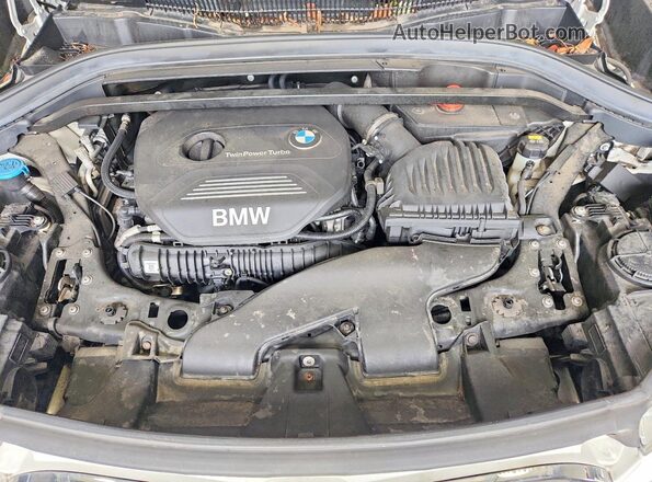 WBXHT3C32H5F80695 2017 BMW X1 White ძრავის განყოფილების ხედი