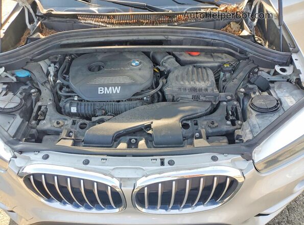 WBXHT3C33J5F89282 2018 BMW X1 Silver ძრავის განყოფილების ხედი