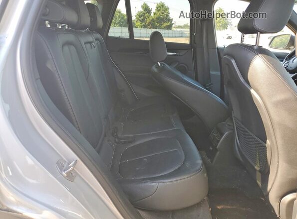 WBXHT3C33J5F89282 2018 BMW X1 Silver უკანა სალონის ხედი