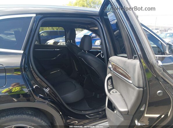 WBXHT3C33J5L26125 2018 BMW X1 Black Вид наклейки з VIN-кодом