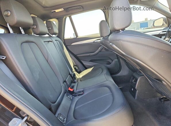 WBXHT3C33J5L28814 2018 BMW X1 Black Vista de los asientos traseros