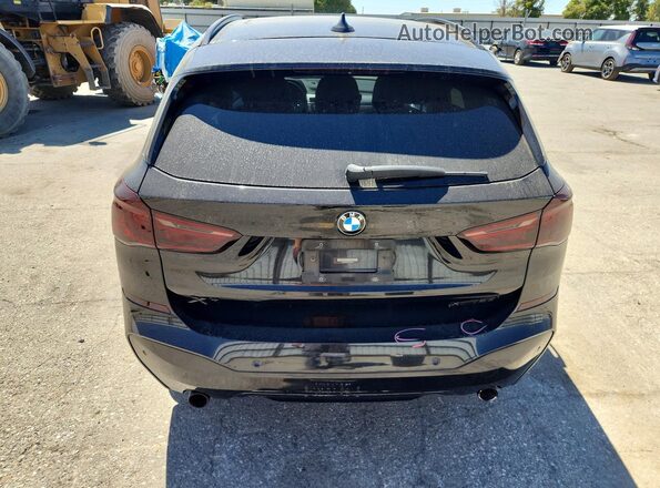 WBXHT3C33J5L28814 2018 BMW X1 Black Vista trasera