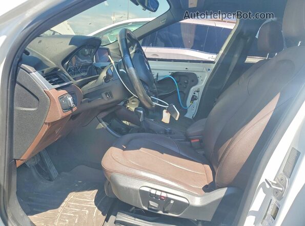 WBXHT3C34H5F85087 2017 BMW X1 White Սալոնի դիմացի տեսք