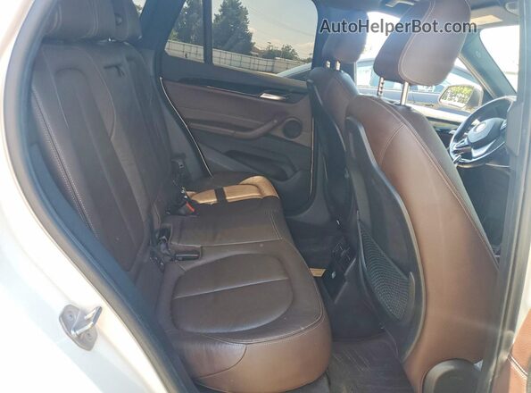 WBXHT3C34H5F85087 2017 BMW X1 White Սալոնի հետևի տեսք