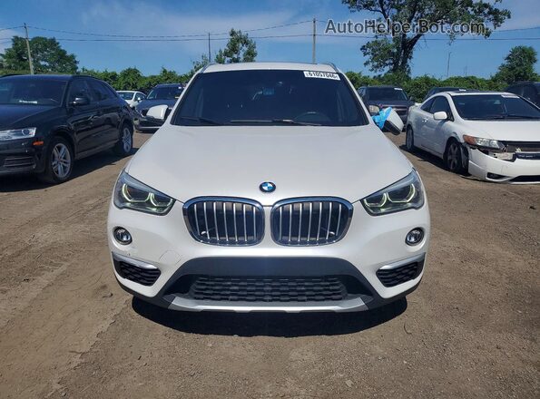 WBXHT3C34J5F91283 2018 BMW X1 White Front view
