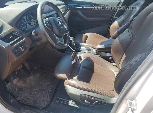 WBXHT3C34J5F91283 2018 BMW X1 White Front interior view