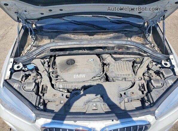 WBXHT3C34J5F91283 2018 BMW X1 White Rear interior view