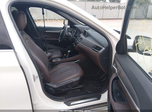 WBXHT3C35G5E48089 2016 BMW X1 White Front interior view