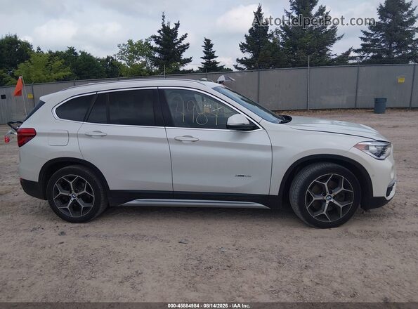 WBXHT3C35G5E48089 2016 BMW X1 White Rear interior view