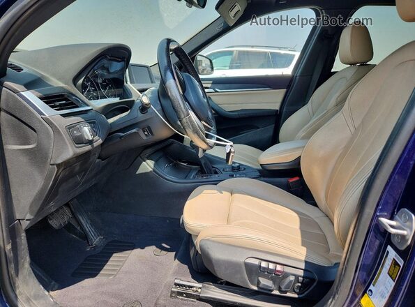 WBXHT3C35H5F82411 2017 BMW X1 Blue წინა სალონის ხედი