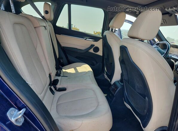 WBXHT3C35H5F82411 2017 BMW X1 Blue უკანა სალონის ხედი