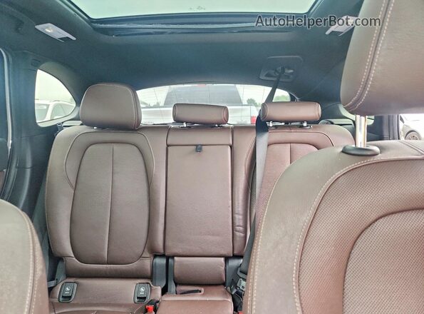 WBXHT3C36GP881907 2016 BMW X1 White Rear seats view
