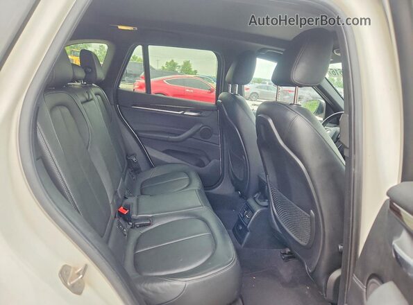 WBXHT3C36GP889845 2016 BMW X1 Белый Вид задней части салона