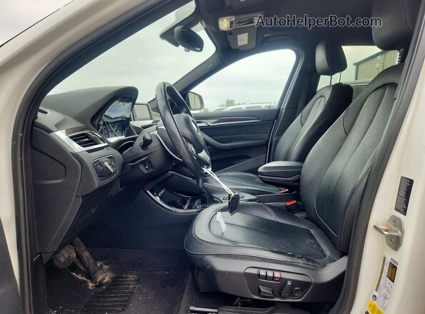 WBXHT3C36GP889845 2016 BMW X1 Белый Вид салона спереди