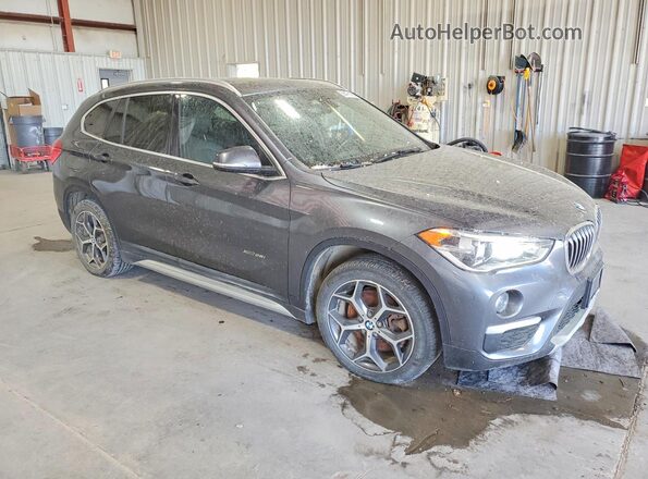 WBXHT3C36H5F68386 2017 BMW X1 Gray Delantero derecho