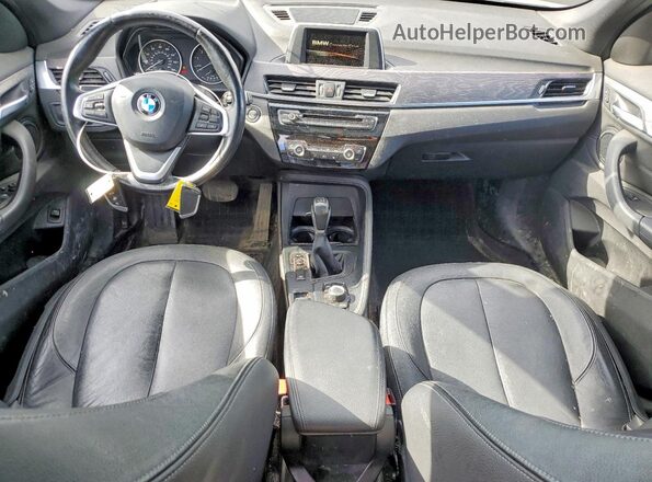WBXHT3C36H5F68386 2017 BMW X1 Gray Vista del salpicadero