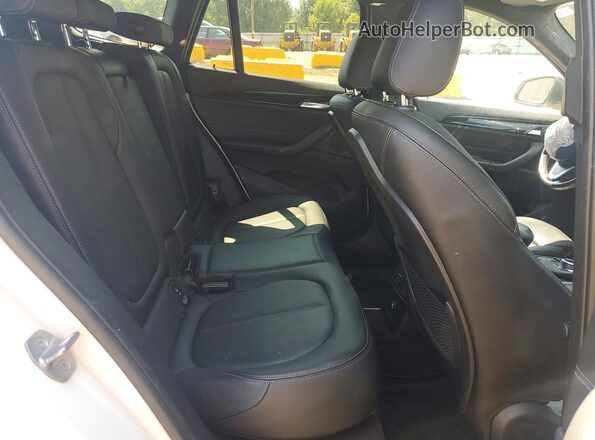 WBXHT3C36J5L30928 2018 BMW X1 Белый Вид задней части салона
