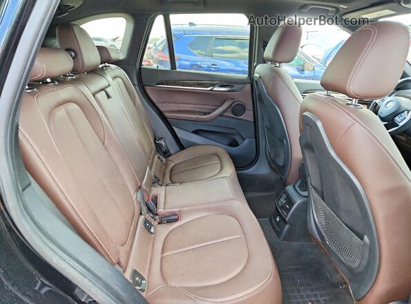 WBXHT3C37G5E49504 2016 BMW X1 Black Вид задньої частини салону