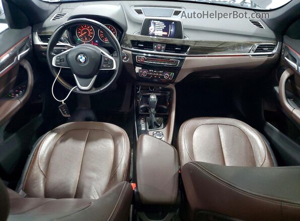WBXHT3C37GP880202 2016 BMW X1 Gray Առջևի վահանակի տեսք