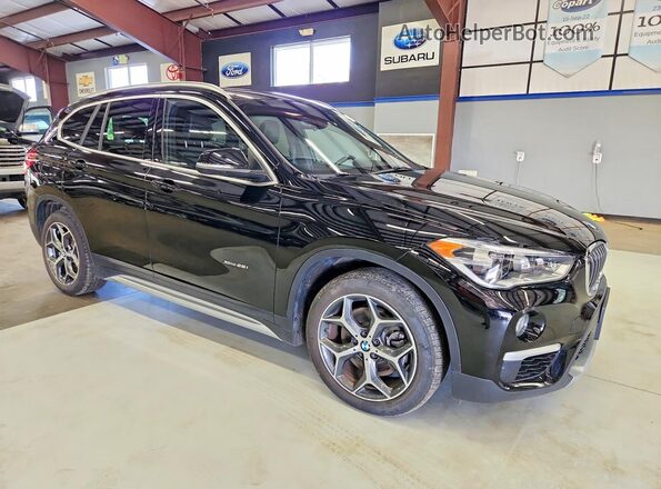 WBXHT3C37H5F85875 2017 BMW X1 Black Передня права чверть