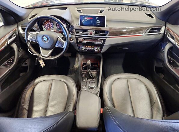 WBXHT3C37H5F85875 2017 BMW X1 Black Вид панелі приладів