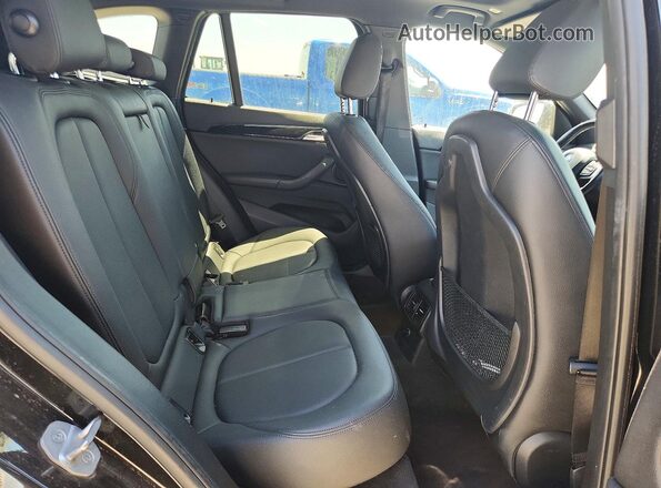 WBXHT3C37J5K29932 2018 BMW X1 Black Вид задньої частини салону