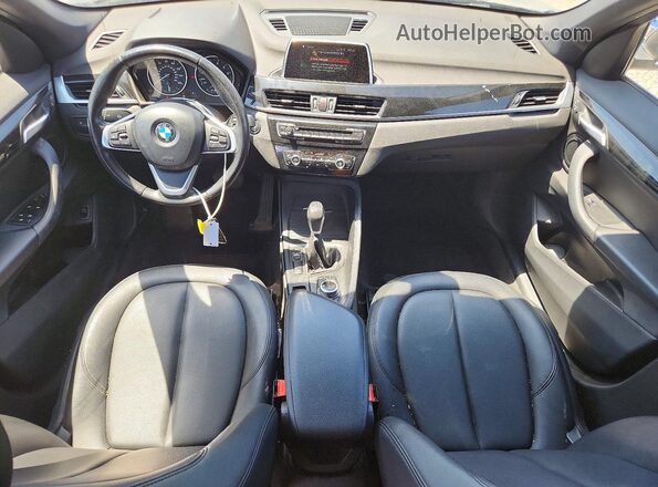 WBXHT3C37J5K29932 2018 BMW X1 Black Вид панелі приладів