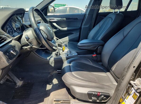 WBXHT3C37J5K29932 2018 BMW X1 Black Вид салону спереду