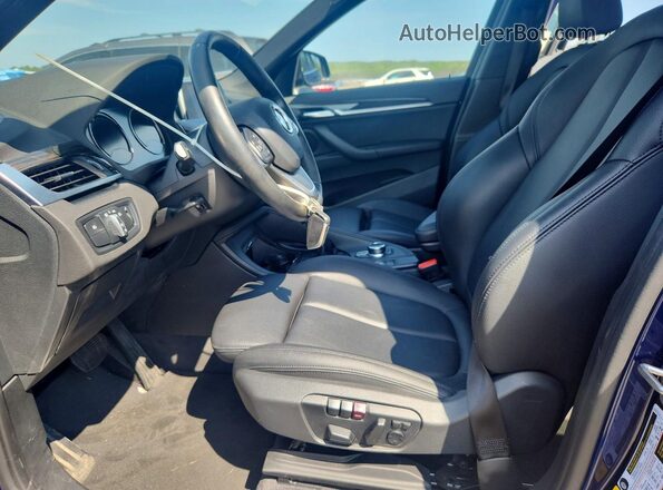 WBXHT3C37J5L27973 2018 BMW X1 Blue Вид салону спереду