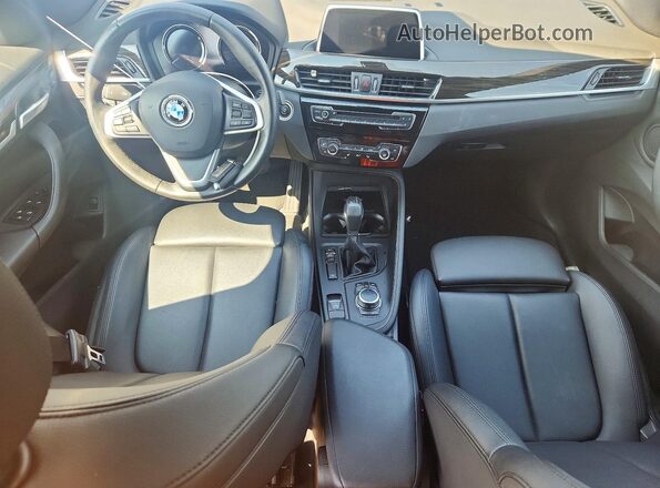 WBXHT3C37J5L27973 2018 BMW X1 Blue Вид панелі приладів