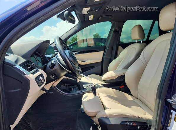 WBXHT3C37J5L32834 2018 BMW X1 Синий Вид салона спереди