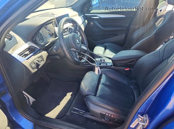 WBXHT3C38H5F71046 2017 BMW X1 Blue წინა სალონის ხედი