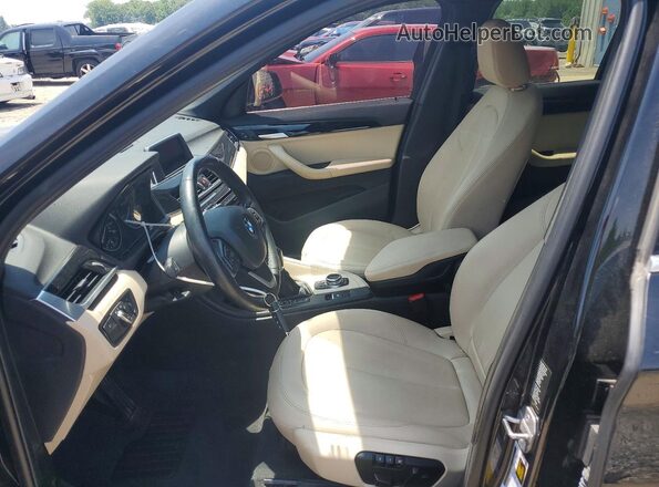 WBXHT3C38H5F77414 2017 BMW X1 Black Front interior view