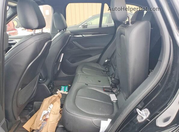 WBXHT3C38H5F82127 2017 BMW X1 Black Vista interior trasera