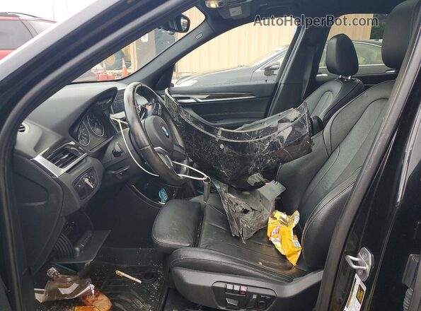WBXHT3C38H5F82127 2017 BMW X1 Black Vista interior delantera