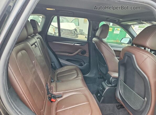WBXHT3C38J5K26733 2018 BMW X1 Черный Вид задней части салона