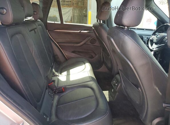 WBXHT3C38J5K26926 2018 BMW X1 Silver უკანა სალონის ხედი