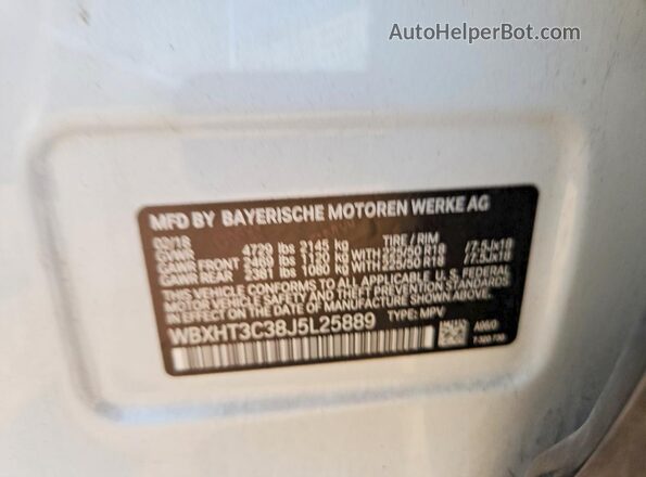 WBXHT3C38J5L25889 2018 BMW X1 White Vista del compartimento del motor