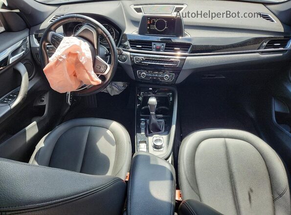 WBXHT3C39G5F63794 2016 BMW X1 Gray Dashboard view